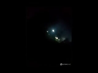 se masturba en el cerro por la noche